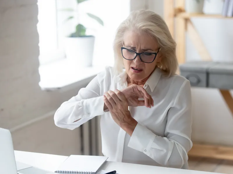 Lincoln Park Rehab treating bursitis in Miramar