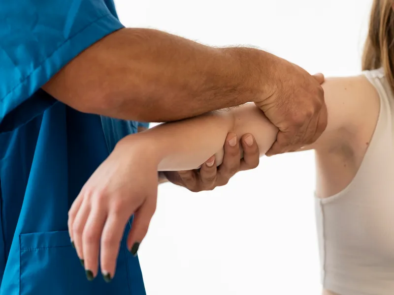 Chiropractic care for elbow pain at Lincoln Park Rehab in Miramar