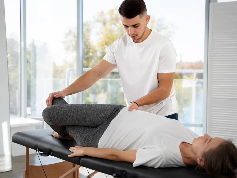 Lincoln Park Rehab treating hip pain in Miramar