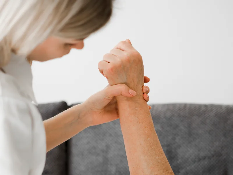 Chiropractic care for neuropathy at Lincoln Park Rehab in Miramar