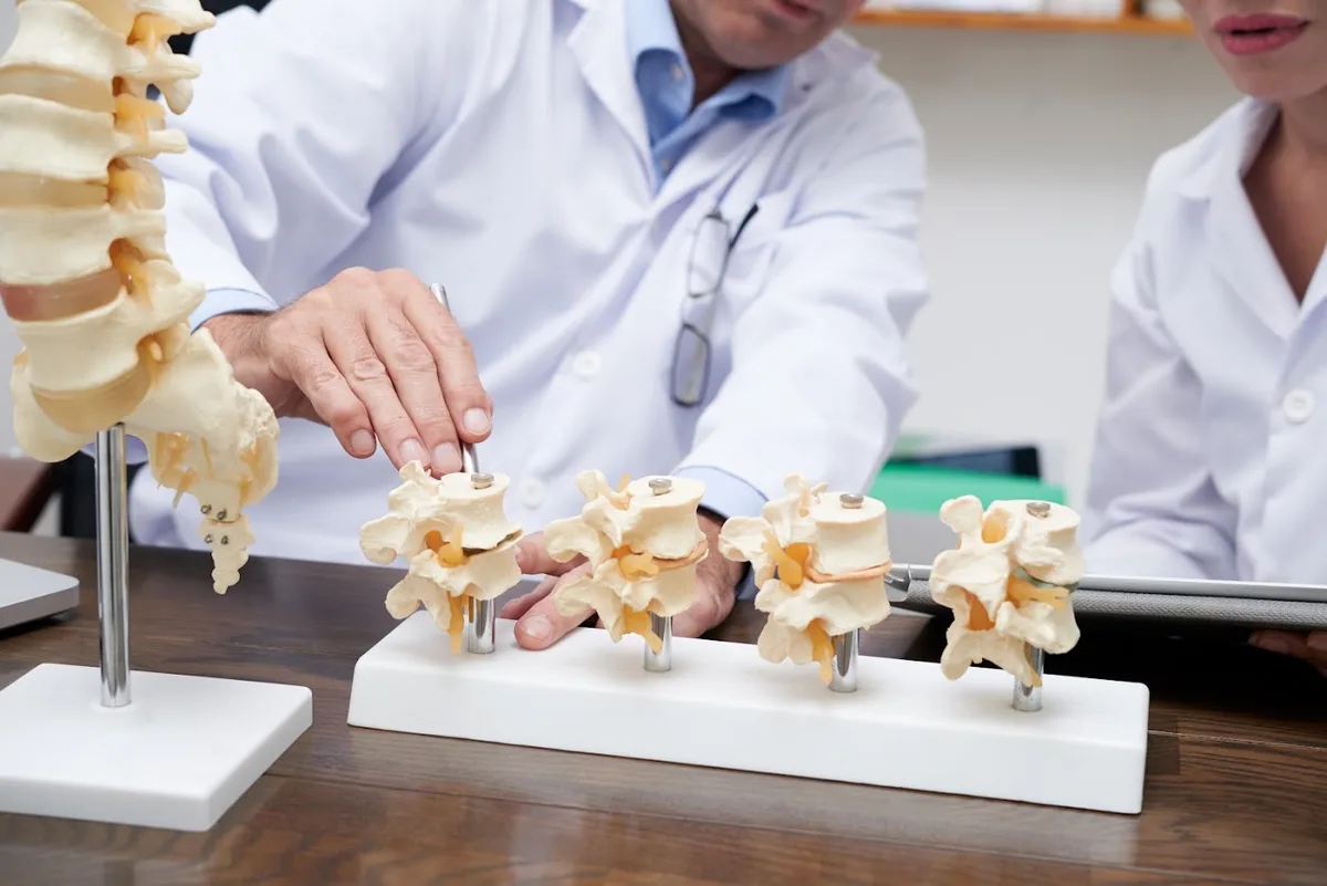 Hands-on chiropractic care at Lincoln Park Rehab